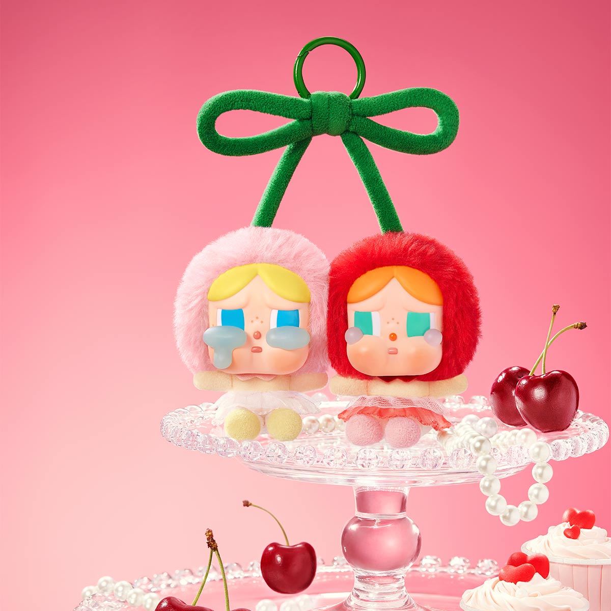 泡泡玛特CRYBABY Crying For Love 哭娃樱桃搪胶吊卡挂件 Love You Cherry Much