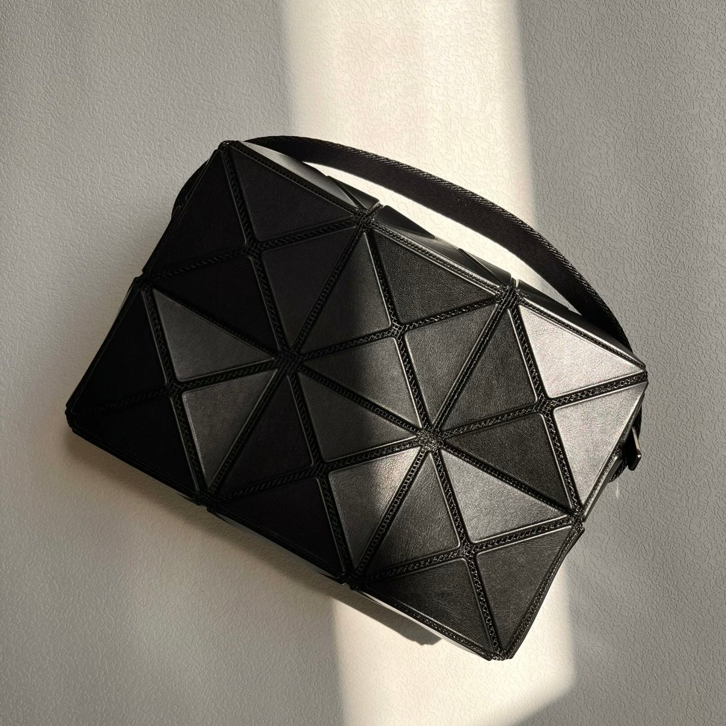 ISSEY MIYAKE 日本三宅一生 丘比特包 小方盒哑光黑