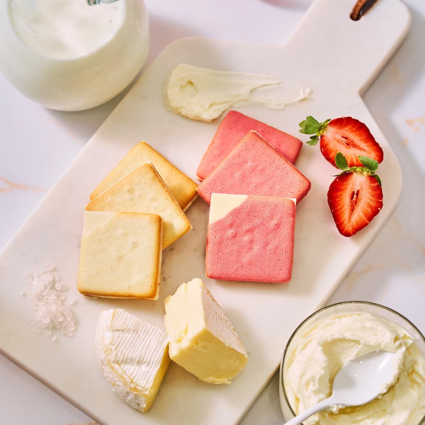 日本东京牛奶芝士工厂 经典盐味&卡门贝尔芝士曲奇 草莓&马斯卡彭芝士曲奇 礼盒 14枚装