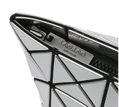 BAO BAO ISSEY MIYAKE 日本三宅一生小包 PRISM SILVER 银色 BB33AG045