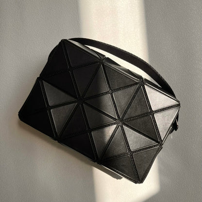 ISSEY MIYAKE 日本三宅一生 丘比特包 小方盒哑光黑
