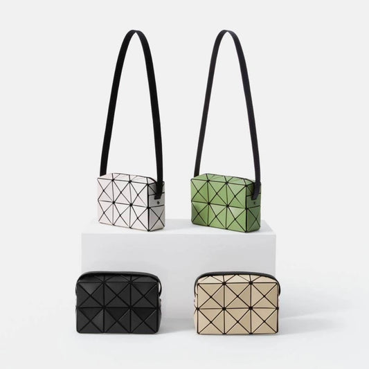 ISSEY MIYAKE 日本三宅一生 丘比特包 小方盒哑光黑